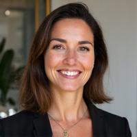 Ritratto di Elena Greco, psicologa specializzata in espressione creativa e benessere