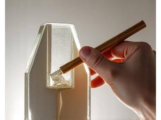 Scultura contemporanea in vetro o ceramica sapientemente restaurata